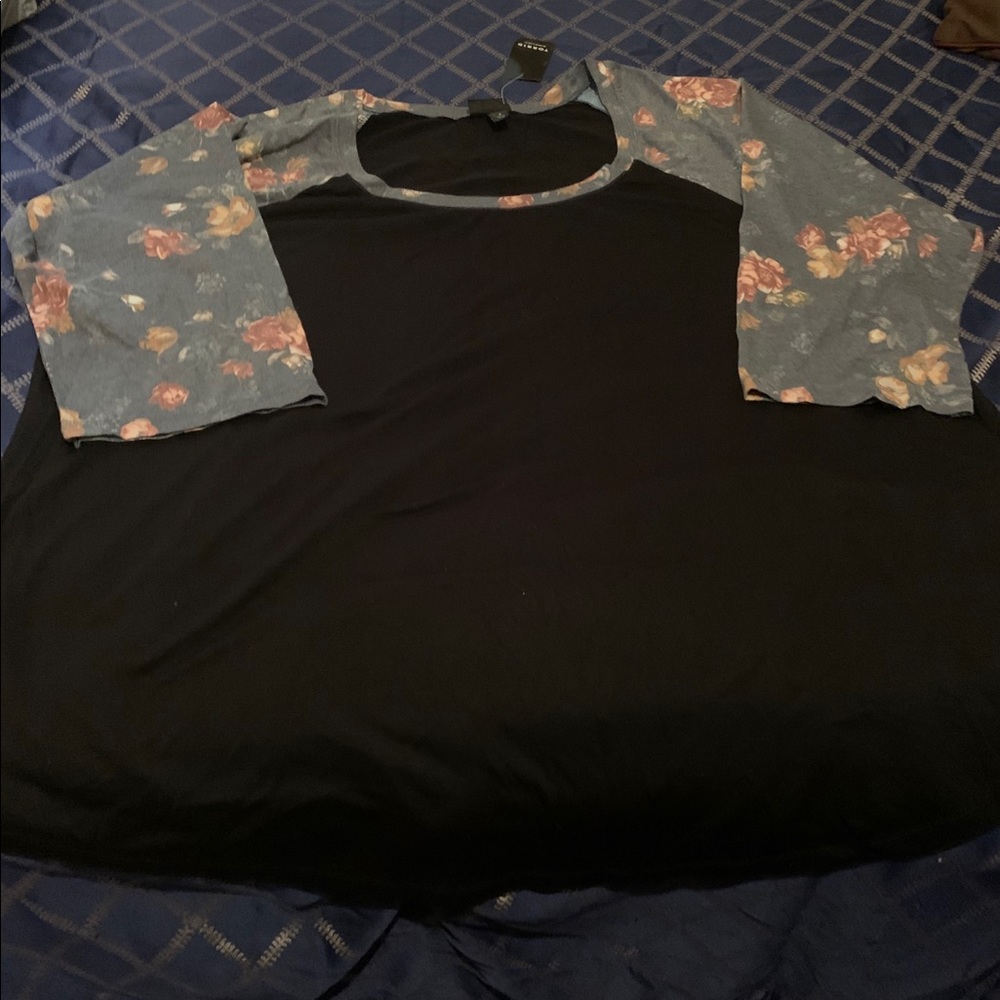 Torrid size 4 Raglan style top